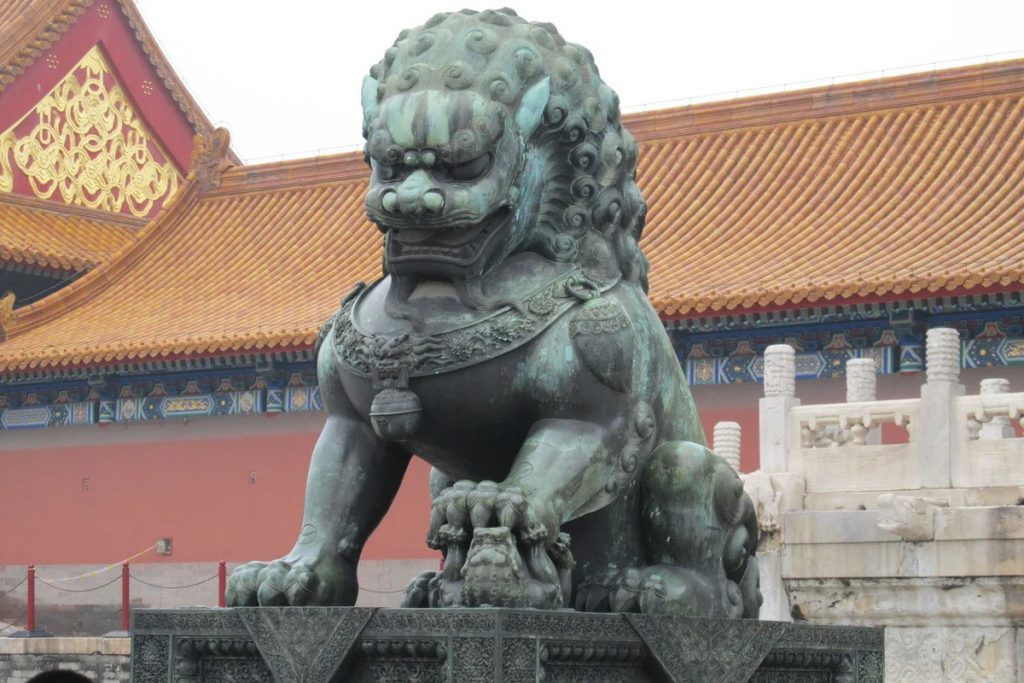 A Chinese foo dog guarding the entrance to a temple