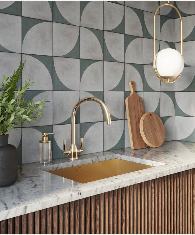Kitchen tiles that are bold and dramatic